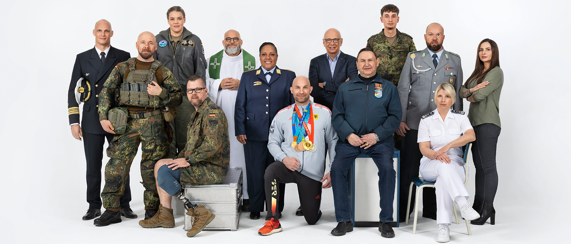 Eine Gruppe von Veteraninnen und Veteranen.